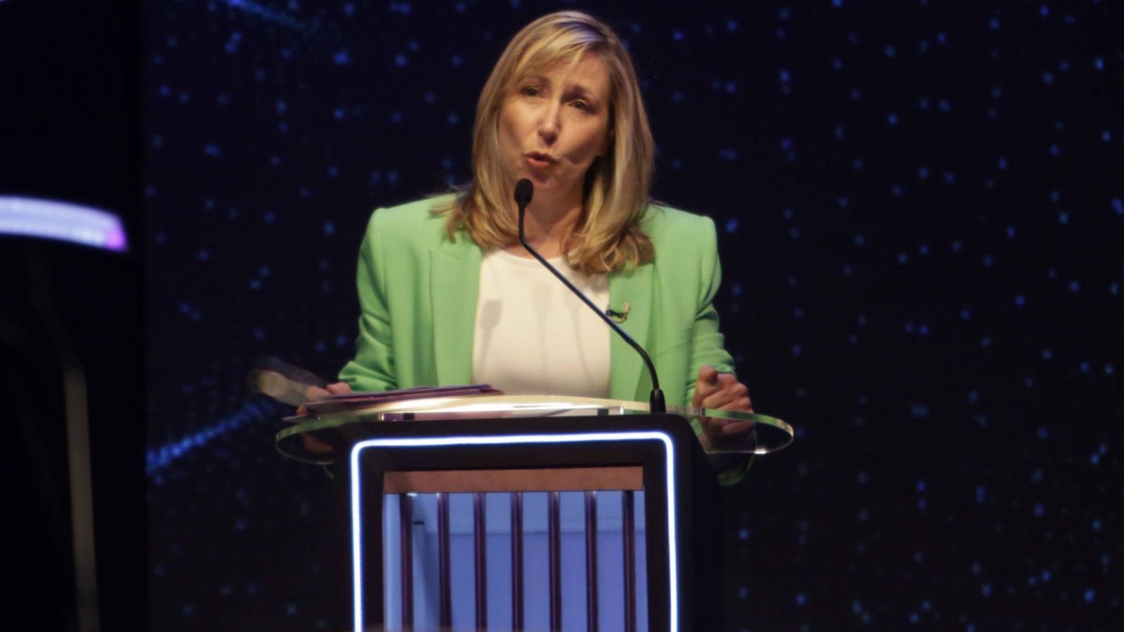 Begman acusó a Massa y Bullrich por la deuda y trató a Milei de "gatito mimoso del poder económico"